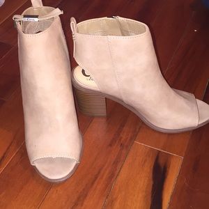NWOT nude booties